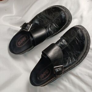 Klogs Embossed Leather Clogs Women's 9.5